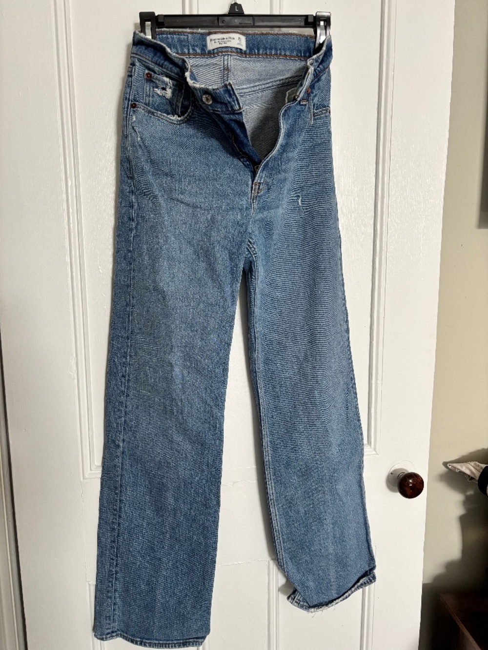 Abercrombie & Fitch High-Rise Wide-Leg Jeans in Medium Blue 90s Relaxed